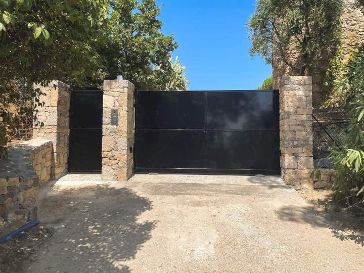 Pose d’automatismes de portails - Le Golfe de Saint-Tropez