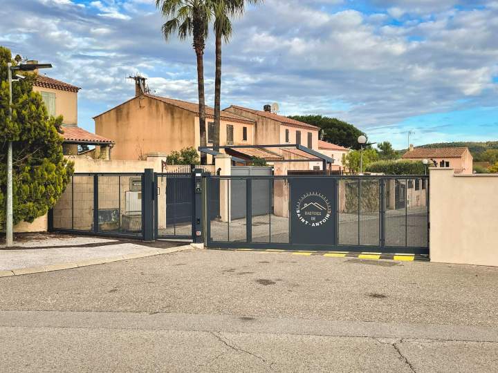 Pose d’automatismes de portails - Le Golfe de Saint-Tropez
