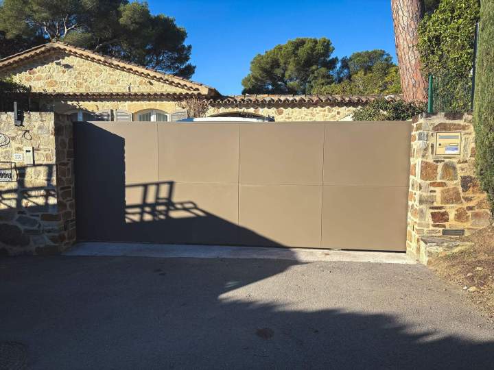 Pose d’automatismes de portails - Le Golfe de Saint-Tropez
