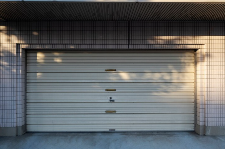 Pourquoi automatiser une porte de garage ? Saint-Tropez