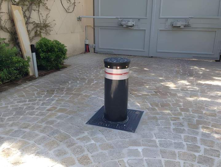 Borne rétractable robuste Le Golfe de Saint-Tropez